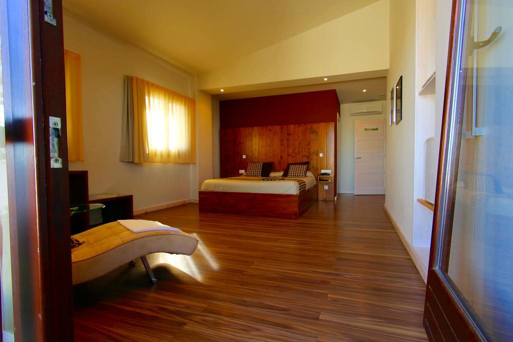 Hotel Mas Prades Deltebre Exterior photo